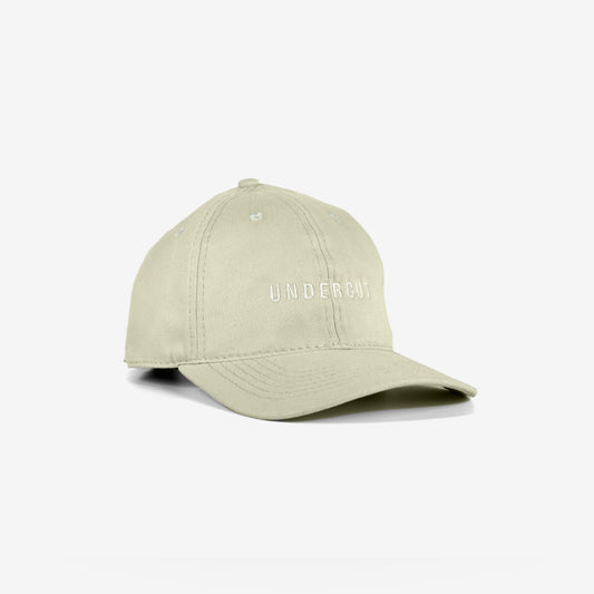 O dad hat da nossa marca é o acessório perfeito para completar seu look. Feito em sarja, ele apresenta um bordado exclusivo na frente e o slogan "Work in Progress" bordado no verso. Com ajuste de fivela cromada, oferece conforto e um toque de estilo despojado. Ideal para quem busca funcionalidade sem abrir mão de um visual moderno. Boné básico, rotina, dia-a-dia