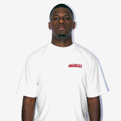 A camiseta possui modelagem highline, com um corte padrão e gola de 3,5 cm. Feita de malha 100% algodão premium de peso médio de 175 GSM na cor off-white. Possui estampa serigrafada na frente e nas costas. Metal Gear Solid, jogo, game, streetwear, corrida, tunning, anos 2000, playstation 2, nostalgia, amigos, dvd, cd, capinha